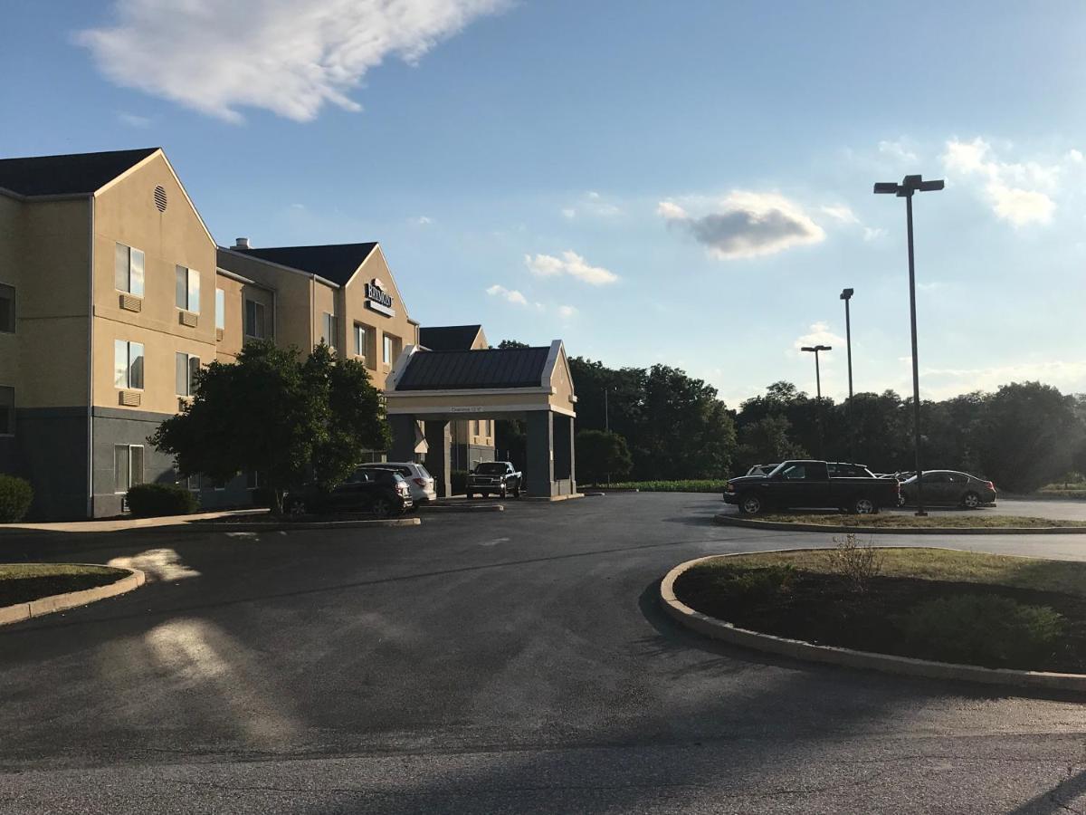 Baymont By Wyndham Chambersburg Hotel Exterior foto